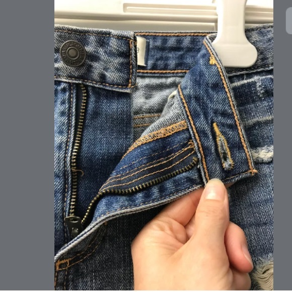 A&F Women’s Distressed Raw Hem Jean Mini Skirt 6 - Picture 3 of 8